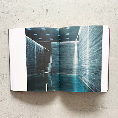 洋書 PETER ZUMTHOR THERME VALS The New York Times on Instagram: “The walls of this Peter